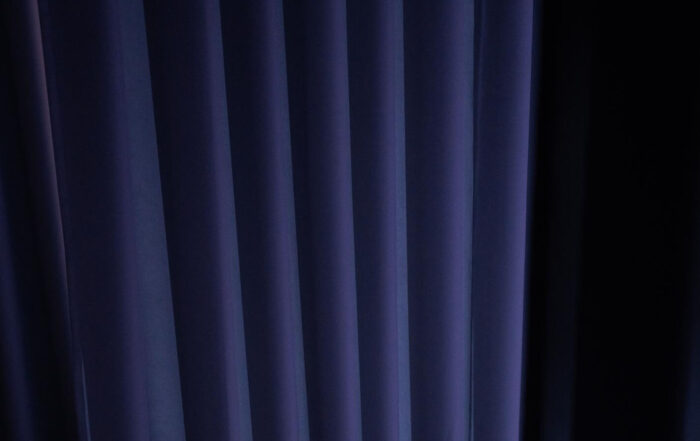 zalety-zaslon-zaciemniajacych-ozdoba-okna-poznan